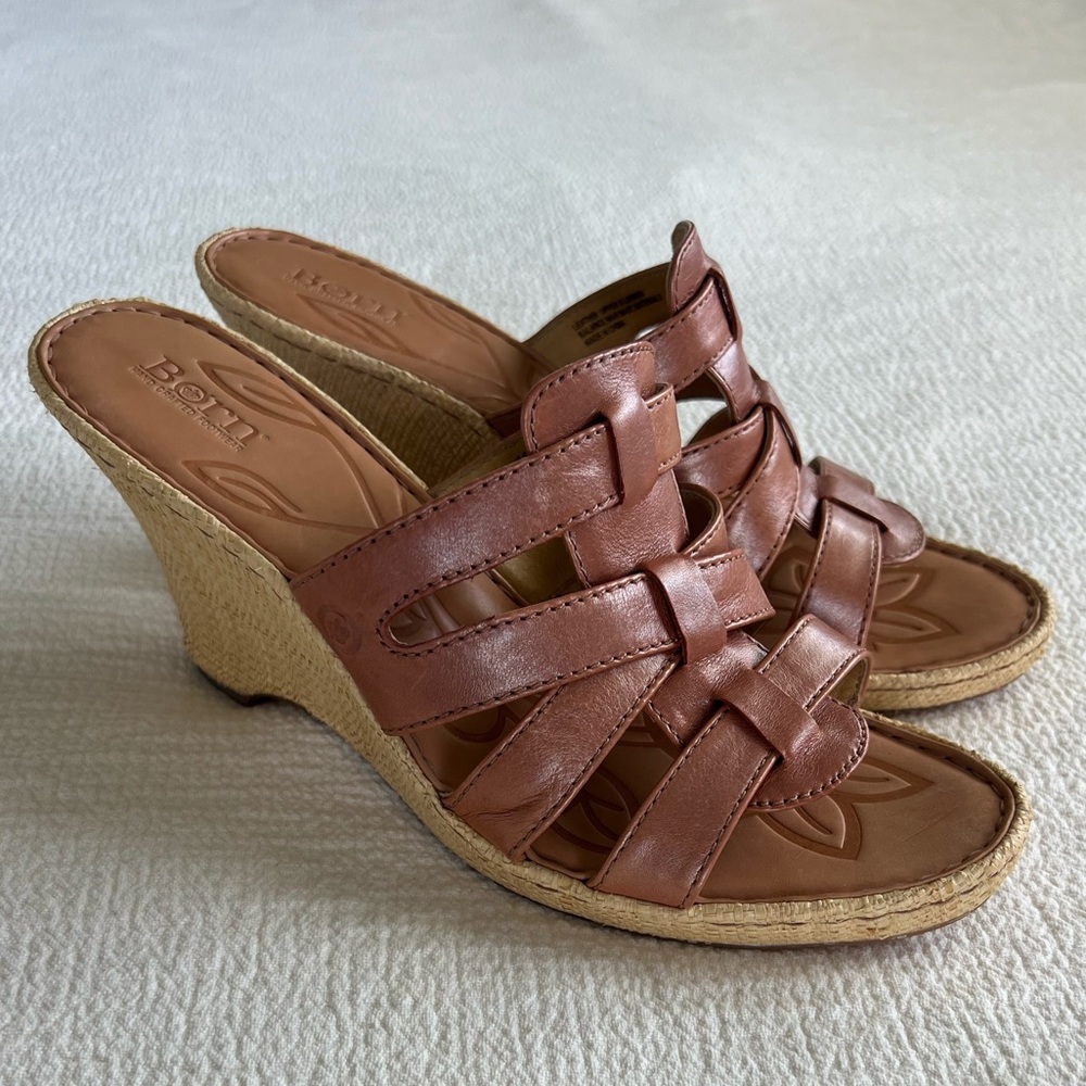 Born Women’s 4 inch Wedge Slip on Straps Sandals Brown Tan Leather EUC Size 11